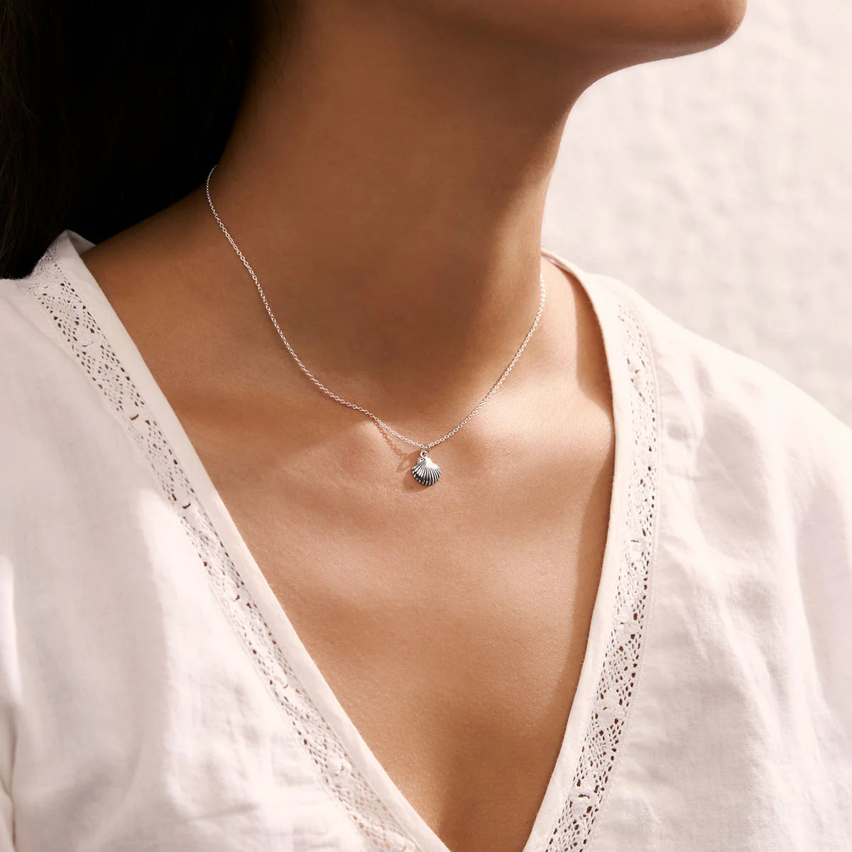 N313 - Dainty Seashell Choker