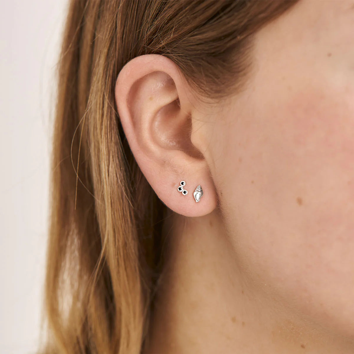 S167 - Conch Seashell Studs